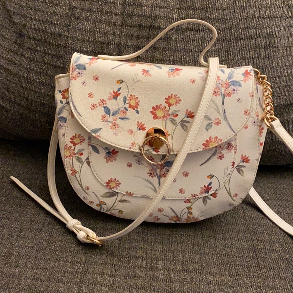 Lauren Conrad Flower Crossbag